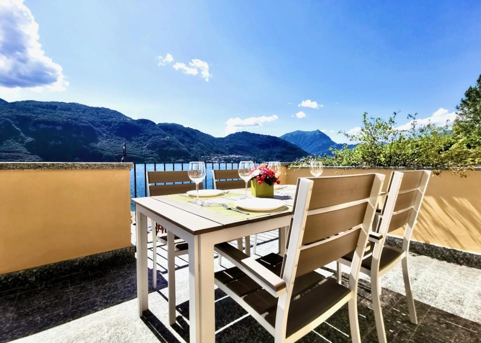 Balcony/Terrace, Lake view, Mountain view
