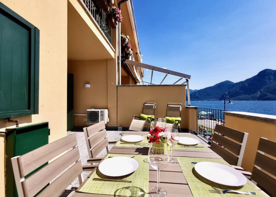 Balcony/Terrace, Lake view, Mountain view