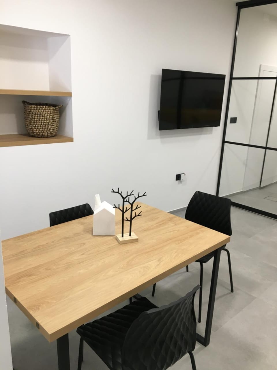 Communal lounge/ TV room, TV and multimedia, Dining area