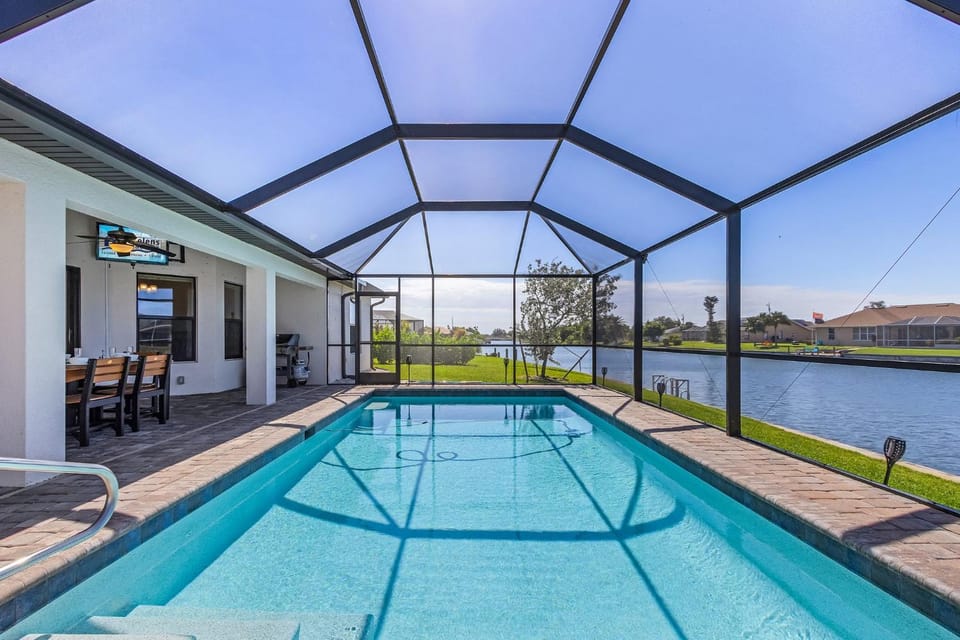 BRAND NEW Paradise with never ending Sunsets - Villa Chillax N Sunsets - Roelens Vacations House in North Fort Myers