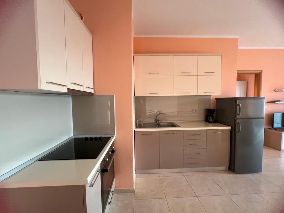 Kitchen or kitchenette, oven