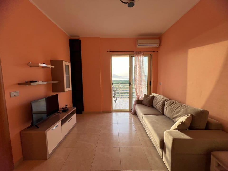 TV and multimedia, Living room, Seating area, air conditioner