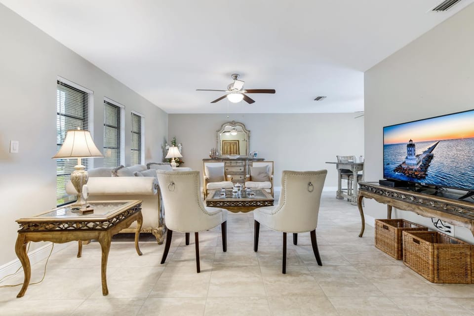 Waterfront Villa Custom Heated Pool & Great Outside Space - Alta Villa - Roelens Vacations House in Cape Coral