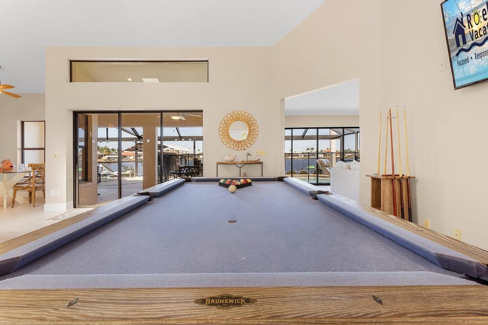 Modern, Luxurious, Waterfront home with Heated Pool - Villa Dock Holiday - Roelens Vacations House in Cape Coral