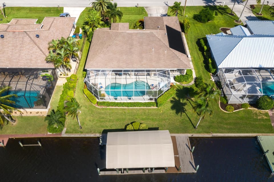 New Gulf Access Home with Private Solar Heated Pool and Spa -Villa Dreamweaver, Cape Coral - Roelens Vacations House in Cape Coral