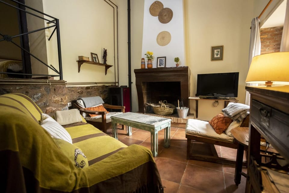 Communal lounge/ TV room, TV and multimedia, Living room, Seating area, flat iron