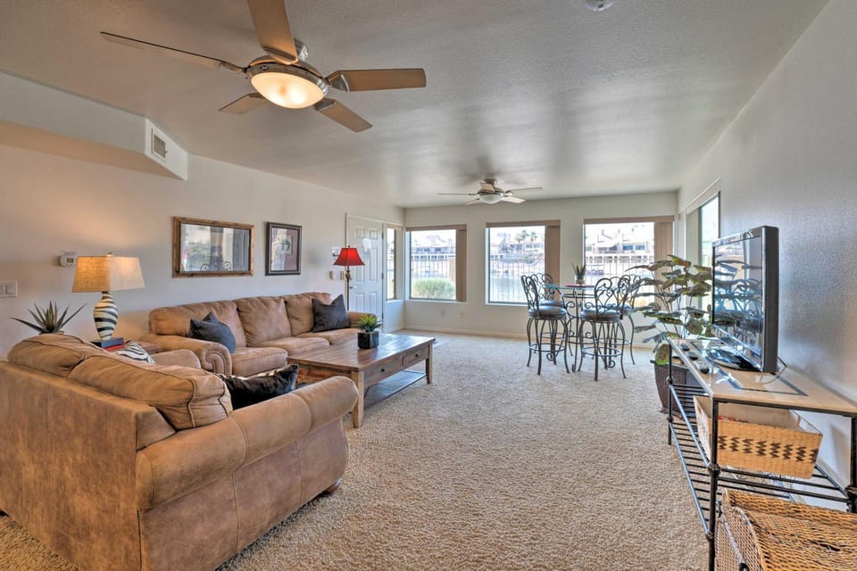 1 Mi to London Bridge: Condo w/ Pool Access House in Lake Havasu City