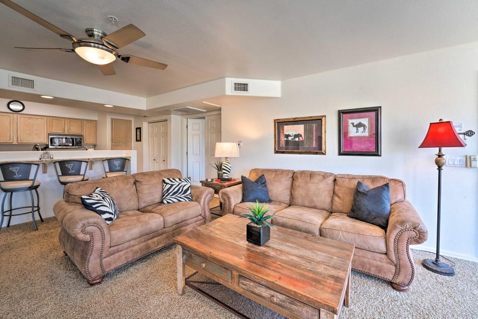 1 Mi to London Bridge: Condo w/ Pool Access House in Lake Havasu City