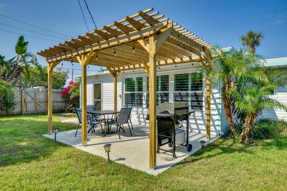 Charming Port Orange Home - Walk to Beach! House in Daytona Beach Shores