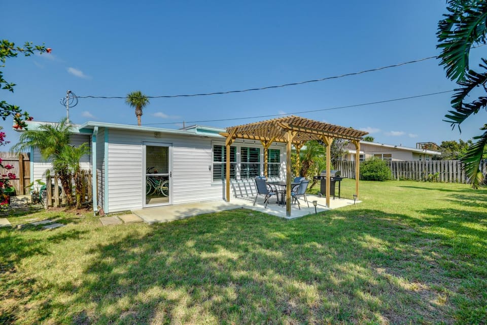 Charming Port Orange Home - Walk to Beach! House in Daytona Beach Shores