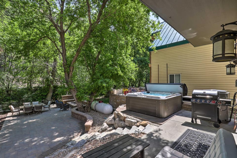 Provo Canyon Cabin 'Treehouse' w/ Mountain Views Cabin in Wasatch County