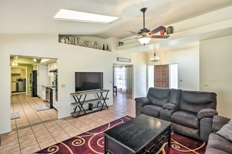 3 Mi to Marina: Lake Havasu Home w/ Heated Pool House in Lake Havasu City