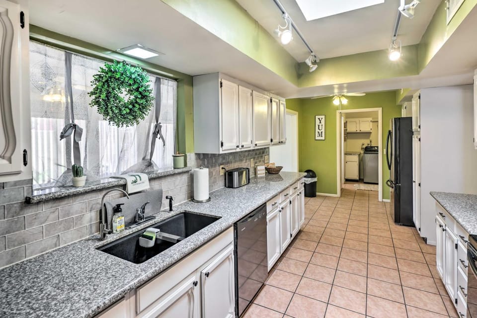 3 Mi to Marina: Lake Havasu Home w/ Heated Pool House in Lake Havasu City