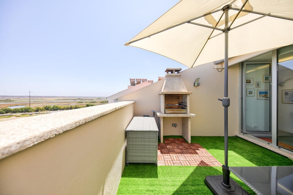 Property building, View (from property/room), Balcony/Terrace, Dining area