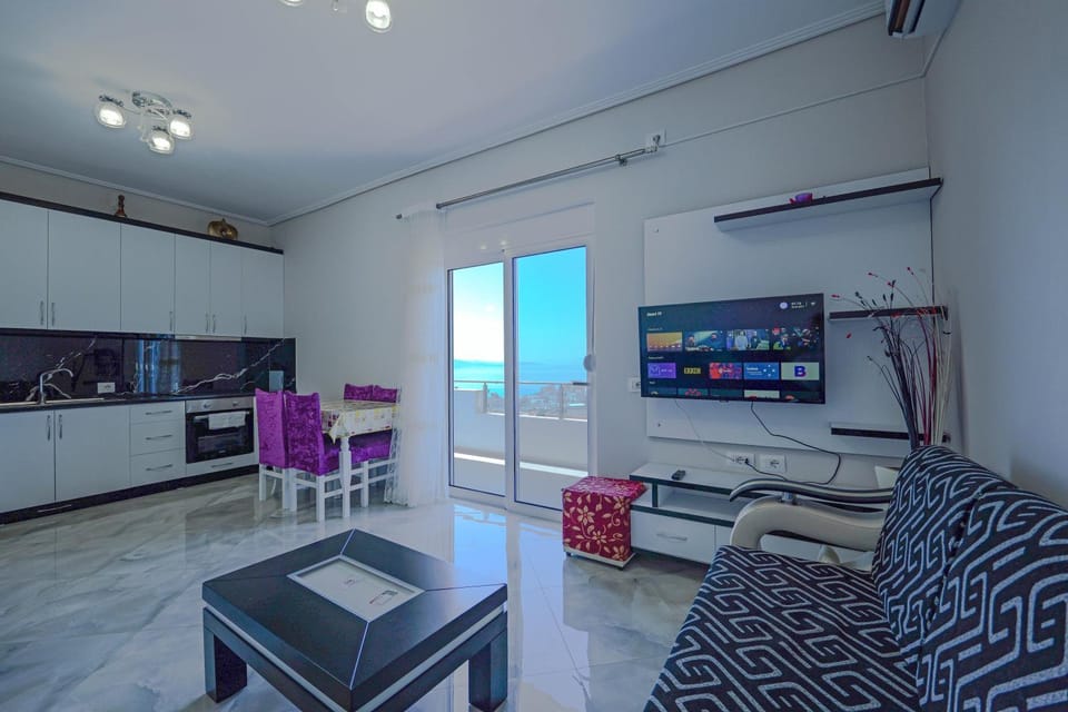 TV and multimedia, Kitchen or kitchenette, Living room, Seating area, Dining area