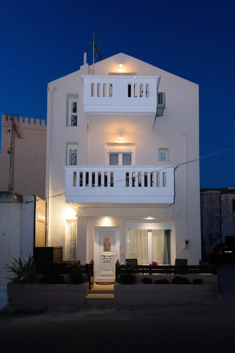 Property building, Facade/entrance, Night