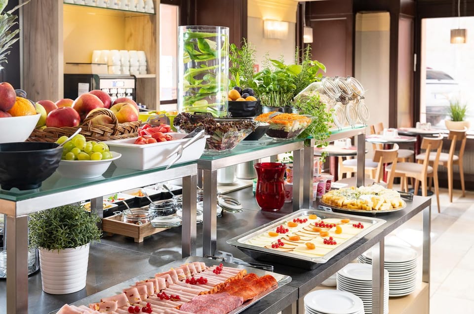 Restaurant/places to eat, Food and drinks, Food, Breakfast, Continental breakfast, Buffet breakfast