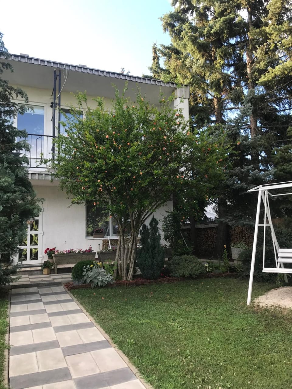 Property building, Facade/entrance, Garden