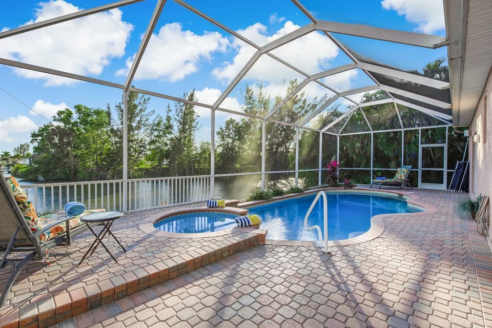 Villa Key Largo - Heated Pool & Spa, Private Beach, with Bicycles - Roelens Vacations House in Cape Coral