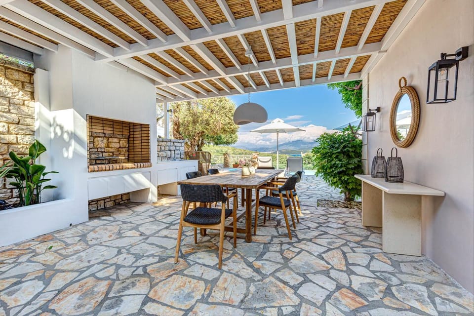 Patio, BBQ facilities, Balcony/Terrace, Seating area, Dining area, Sea view