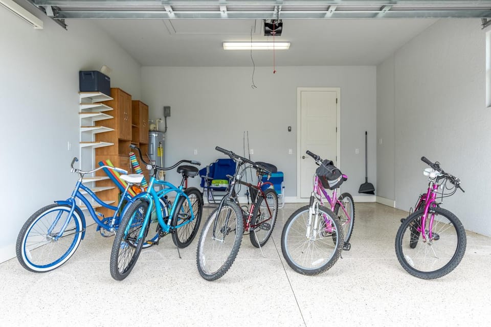 Custom Heated Pool, Kayaks, Bikes, & Spectacular Views - Villa Lakeside Oasis - Roelens Vacations House in Cape Coral