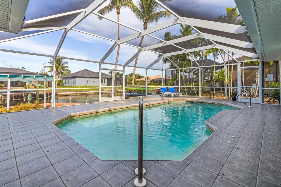 Adventure awaits with Heated Pool, Kayaks, Pool Table, & Private Beach - Villa Las Palmas House in Cape Coral