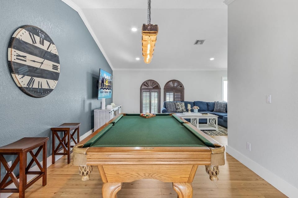 Adventure awaits with Heated Pool, Kayaks, Pool Table, & Private Beach - Villa Las Palmas House in Cape Coral