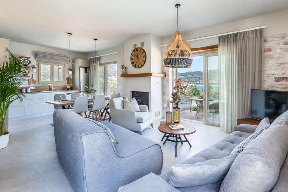 Kitchen or kitchenette, Living room, Seating area, Dining area