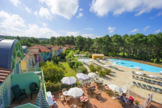 Maisonnette mitoyenne 2 étoiles paisible piscine océan lac vélo marche idéal pour tous House in Lacanau