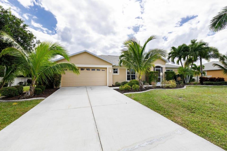 Southern Exposure - Villa Palms - Roelens Vacations House in Cape Coral