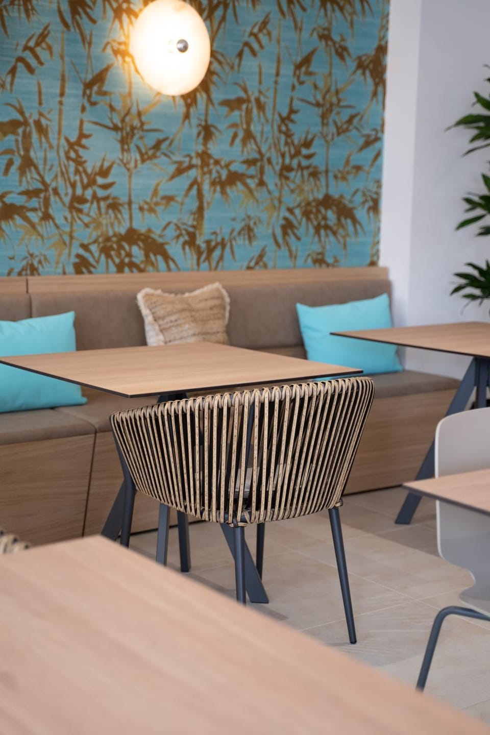 Property building, Restaurant/places to eat, Lounge or bar, Seating area, Dining area, Breakfast