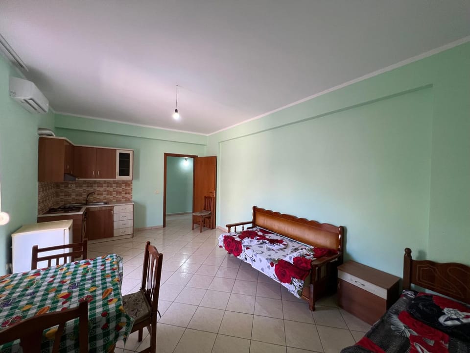 Bed, Kitchen or kitchenette, Living room, Photo of the whole room, Seating area, Dining area, Bedroom