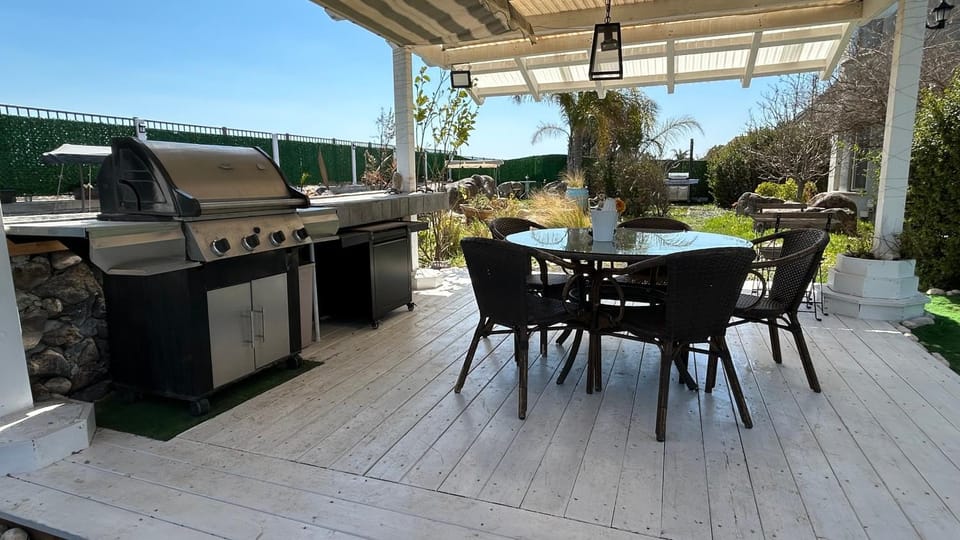 Patio, Day, BBQ facilities, View (from property/room), Balcony/Terrace, Kitchen or kitchenette, Dining area