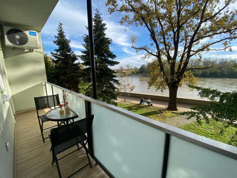Hip riverview Bestern Apartment in Szeged