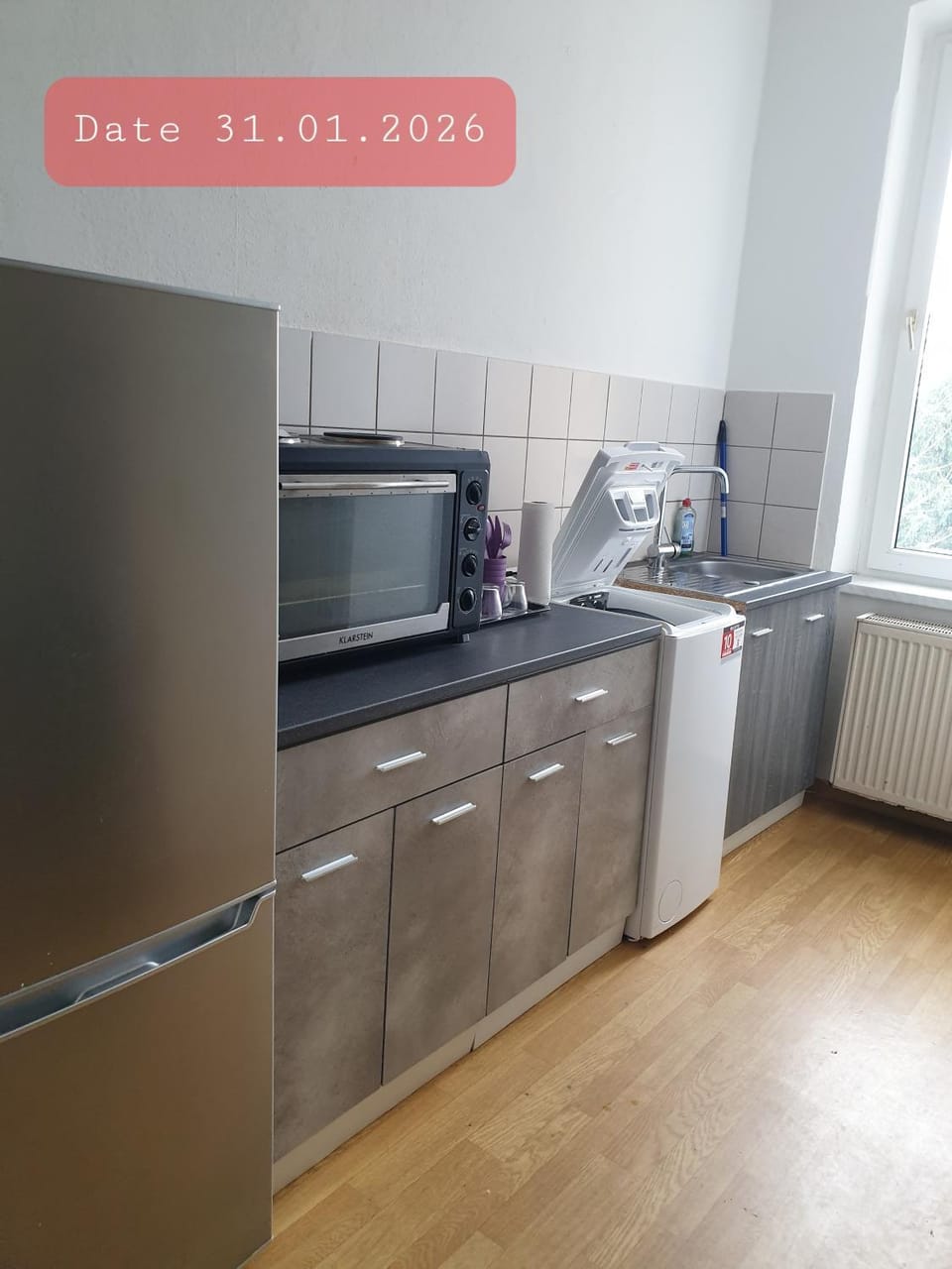 Kitchen or kitchenette, dishwasher, oven