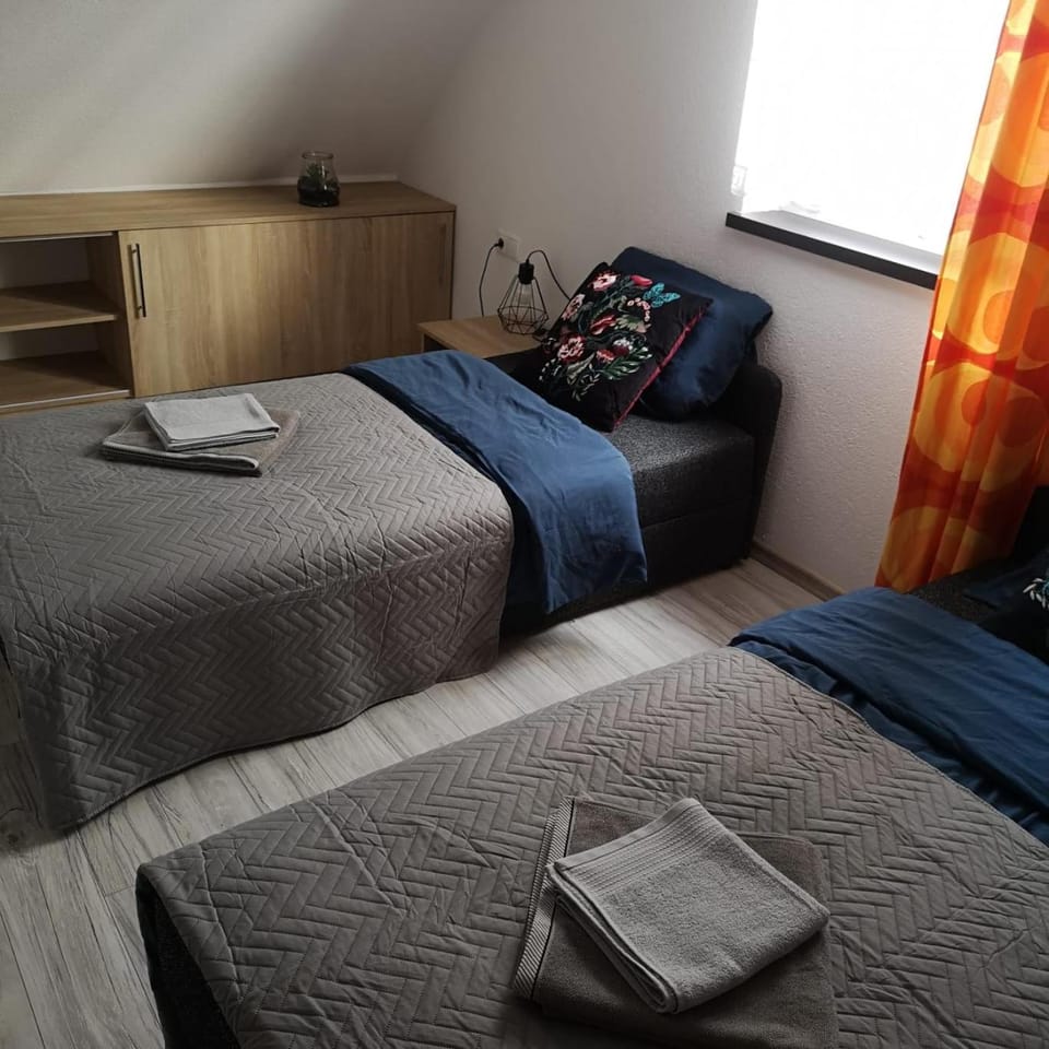 Bed, Photo of the whole room, Bedroom, towels