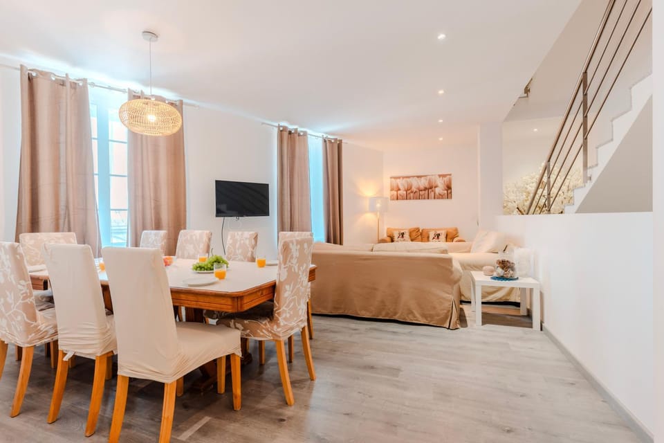 TV and multimedia, Living room, Dining area
