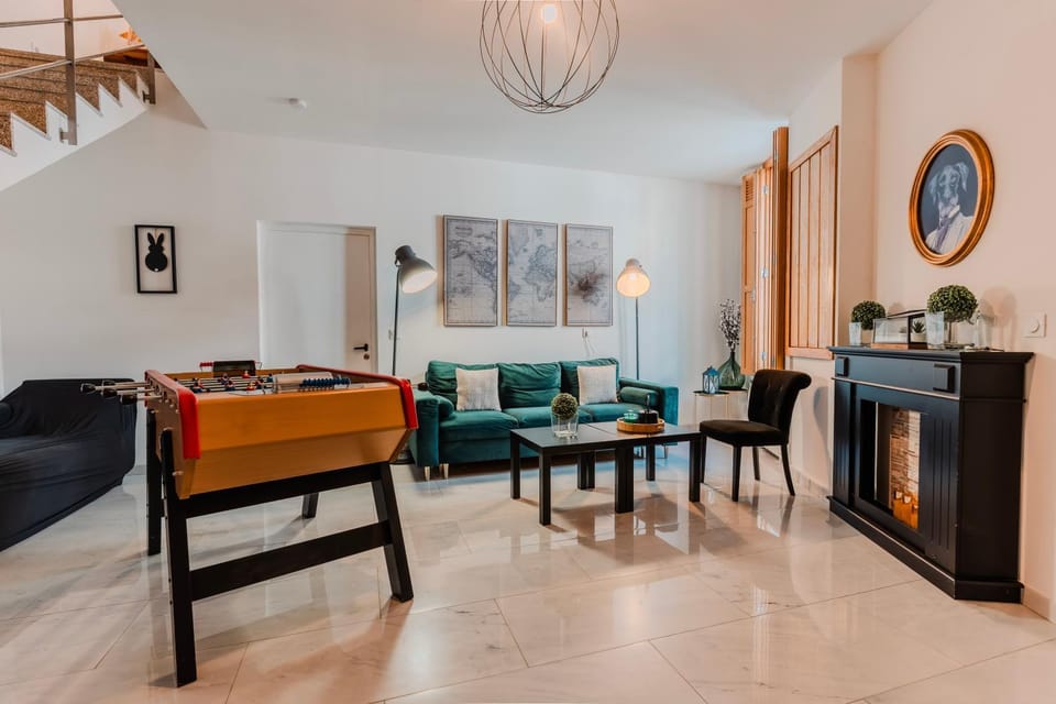 Game Room, Living room