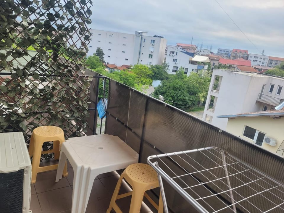 Natural landscape, View (from property/room), Balcony/Terrace, Seating area, City view