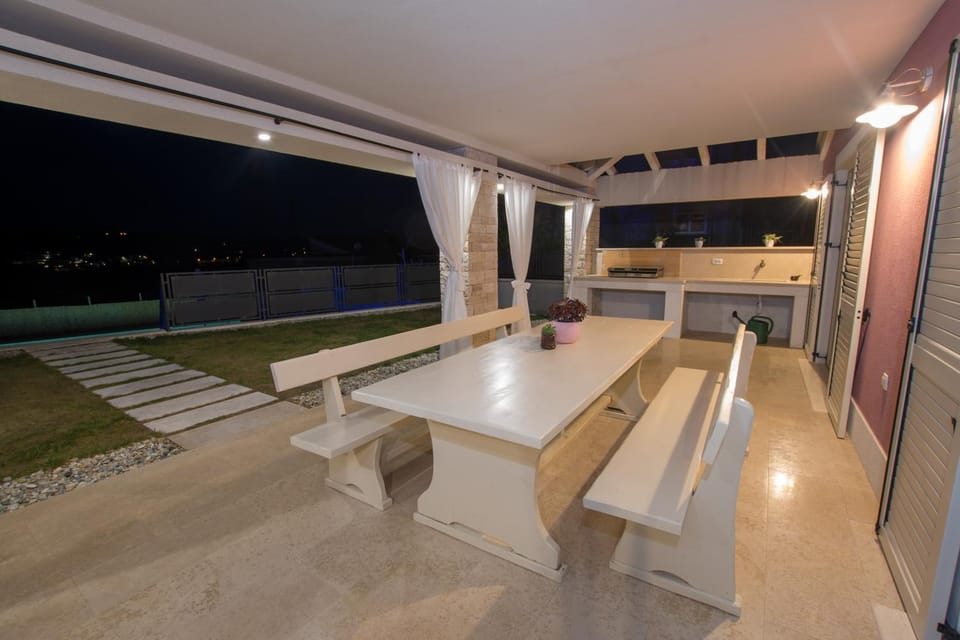 Night, Balcony/Terrace