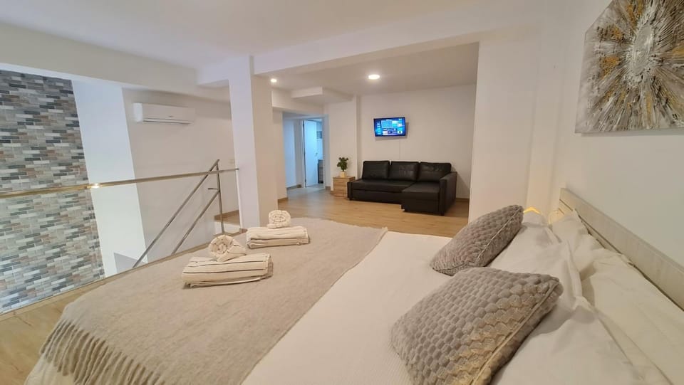 Bed, Photo of the whole room
