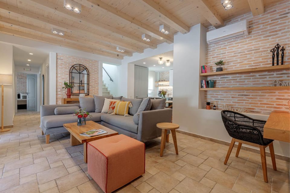 TV and multimedia, Living room, Seating area, air conditioner
