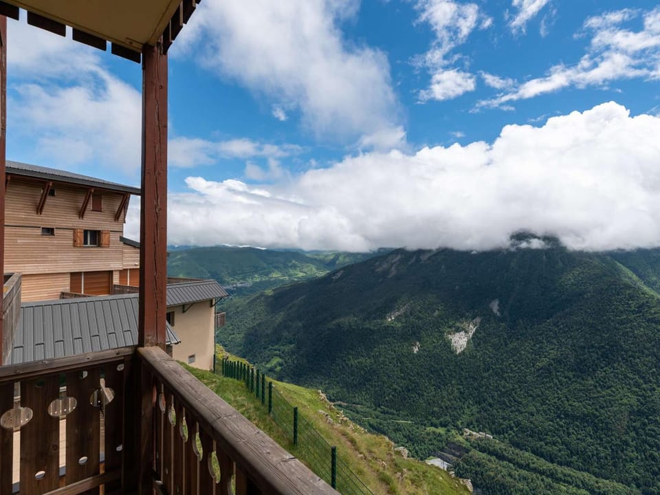 Appartement skis aux pieds avec piscine chauffée et parking - FR-1-296-345 Apartment in Saint-Lary-Soulan
