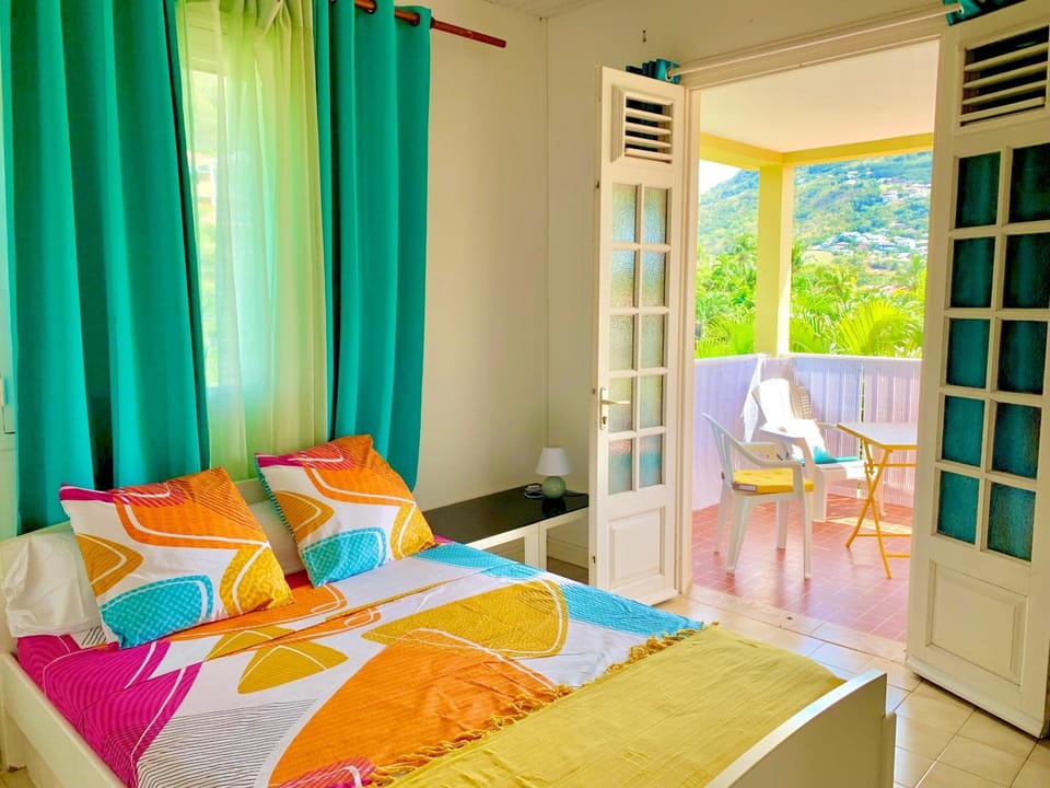 Toilet, Patio, Bed, TV and multimedia, Bedroom, wardrobe, air conditioner