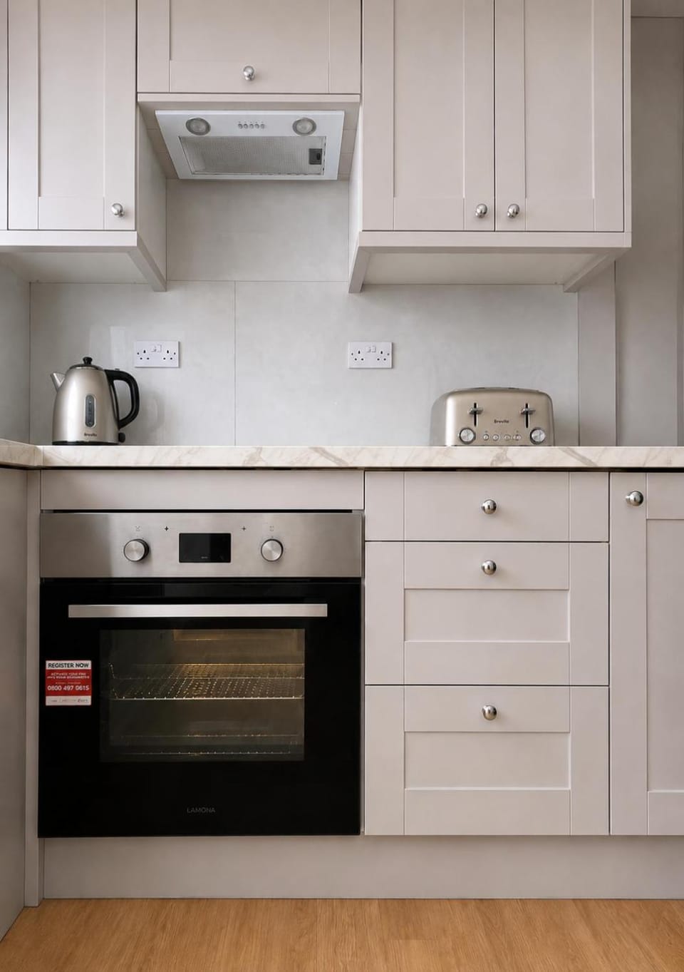 Coffee/tea facilities, Kitchen or kitchenette, oven, stove