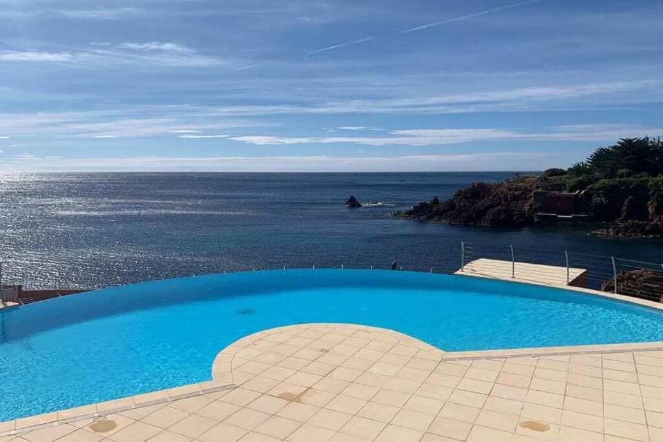 Cap Neree Petit coin de paradis pieds dans l eau Apartment in Saint-Raphael