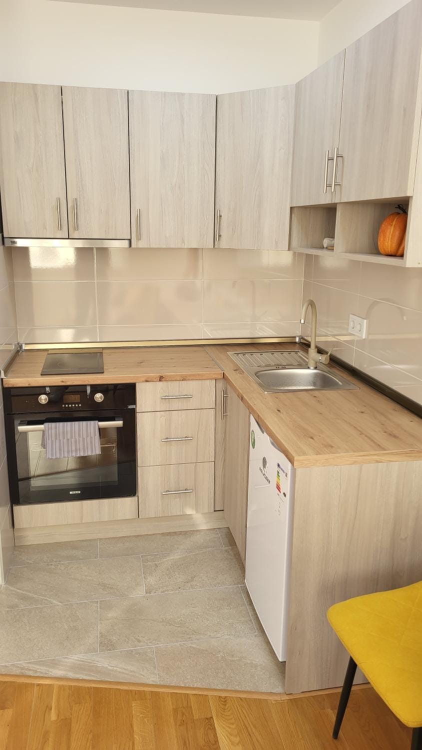 Kitchen or kitchenette, pet friendly, stove