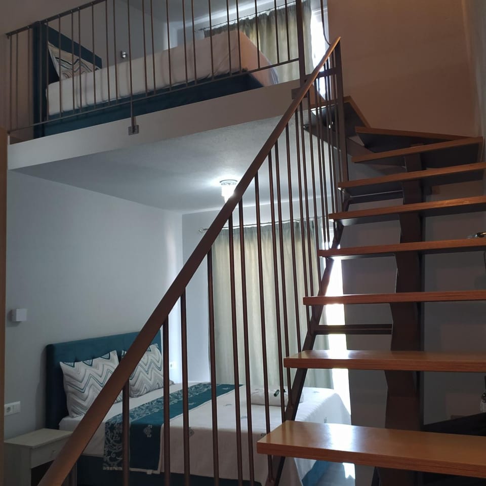 Photo of the whole room, air conditioner