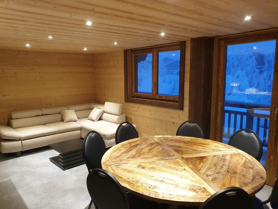 Seating area, Dining area