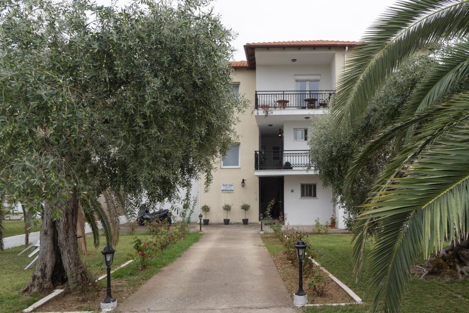 Property building, Facade/entrance, Inner courtyard view